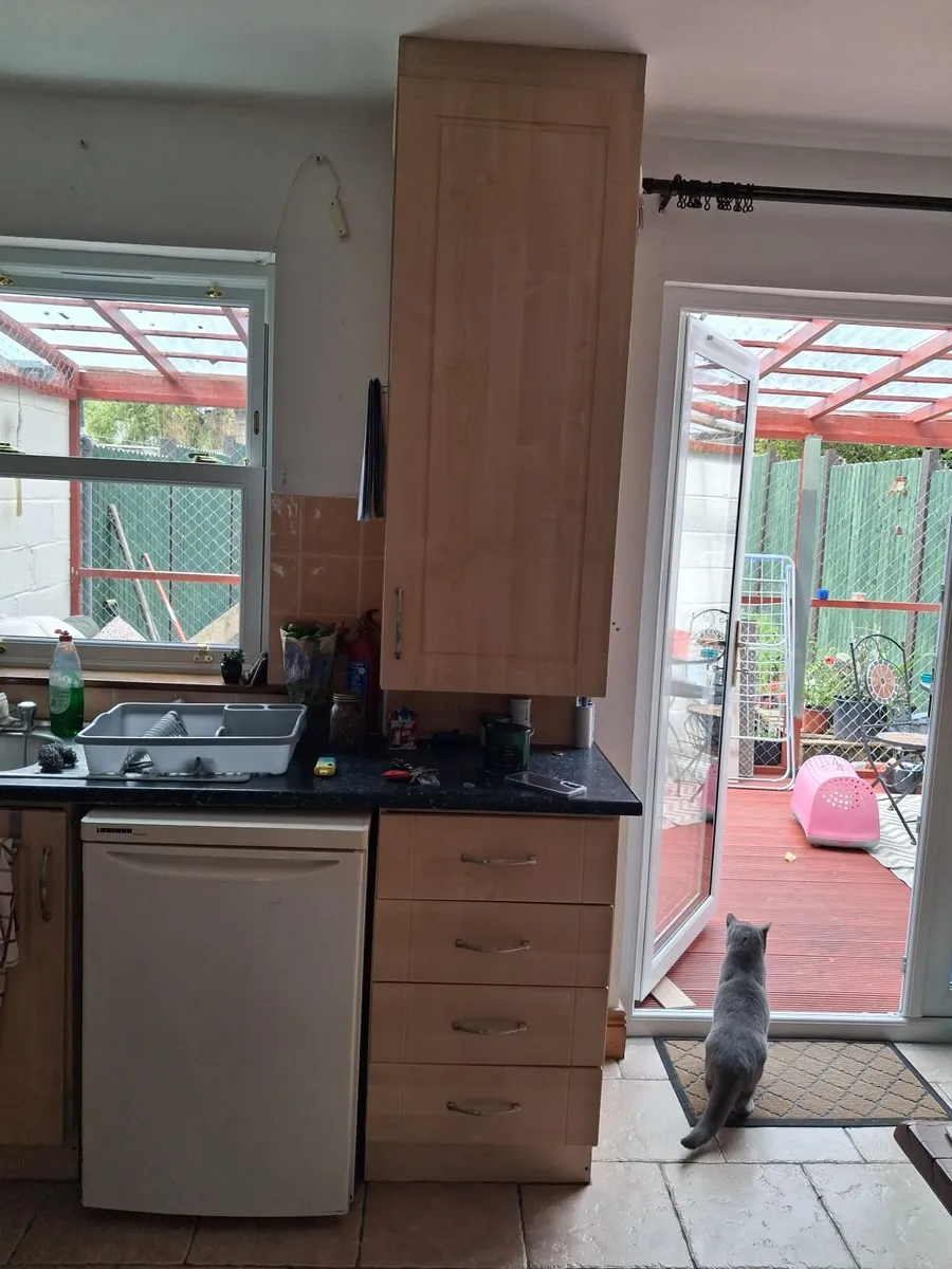 Kitchen with Cooker and hob for sale - Image 3