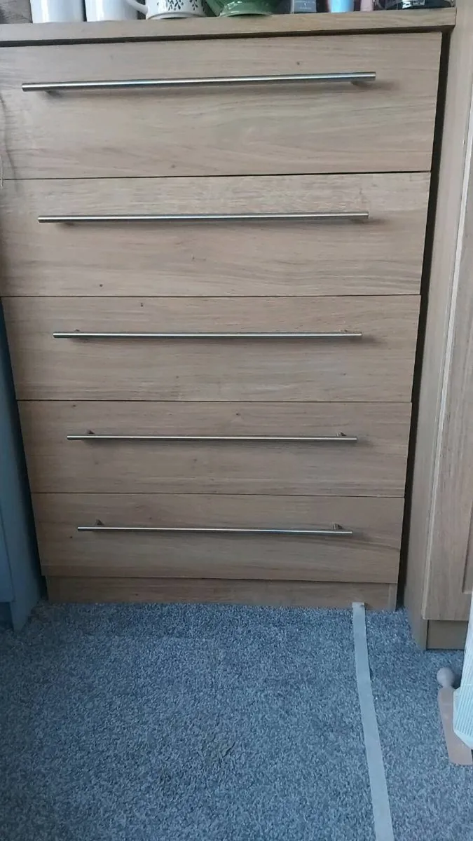 Wardrobe, chest of drawers & locker - Image 2