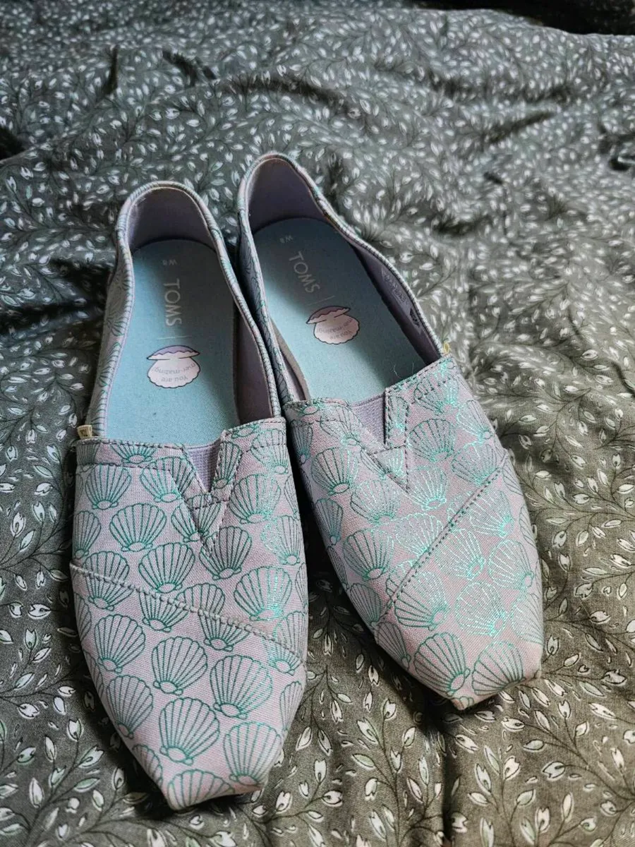 Toms shoese - Image 1