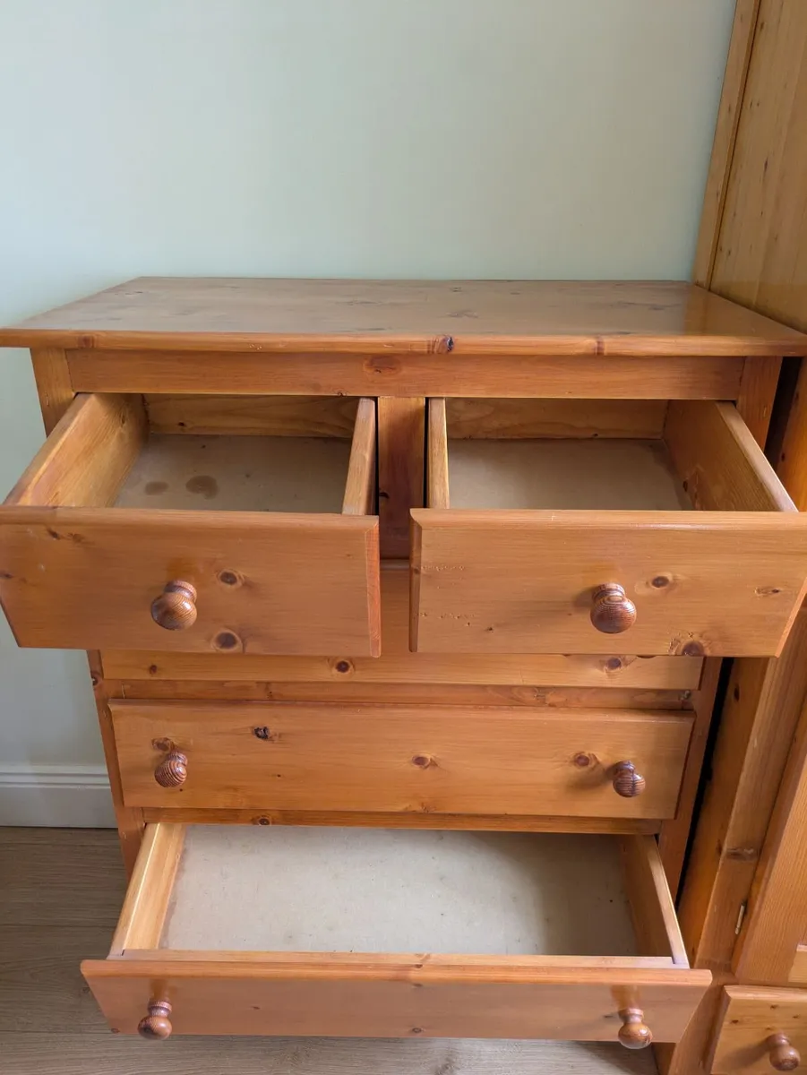 Bedroom furniture - Image 1