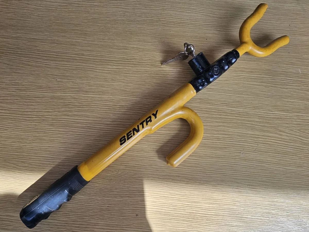 steering wheel lock - Image 1
