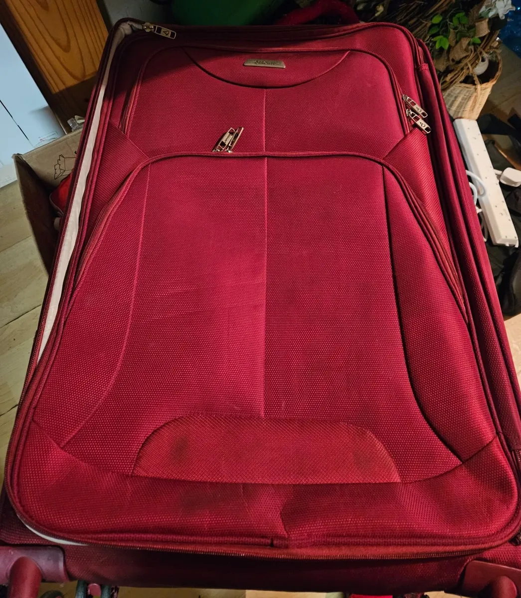 3 Extra Large Suitcases 1 Large Suitcase 1 Medium - Image 3