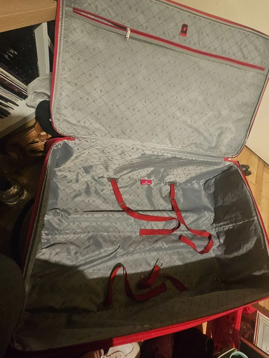 3 Extra Large Suitcases 1 Large Suitcase 1 Medium - Image 2