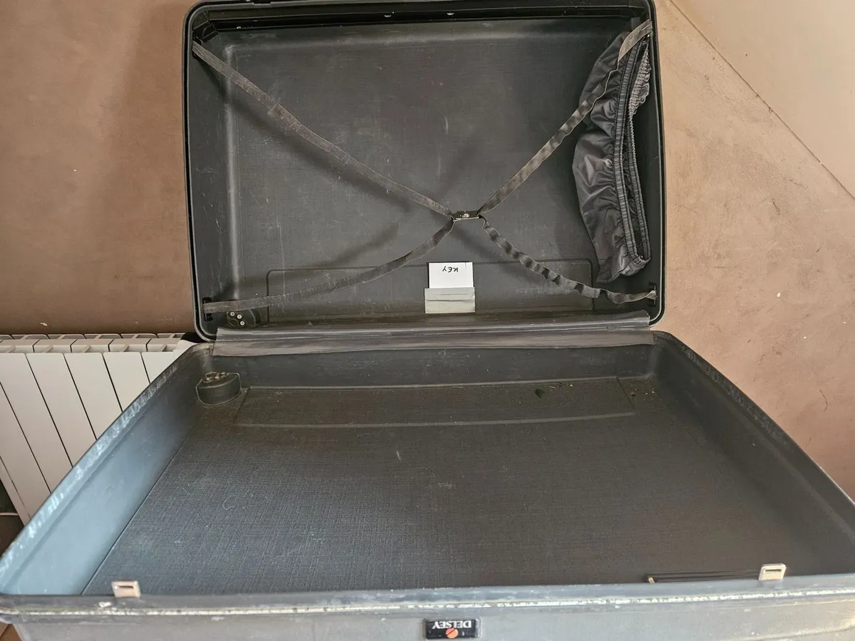 3 Extra Large Suitcases 1 Large Suitcase 1 Medium - Image 4