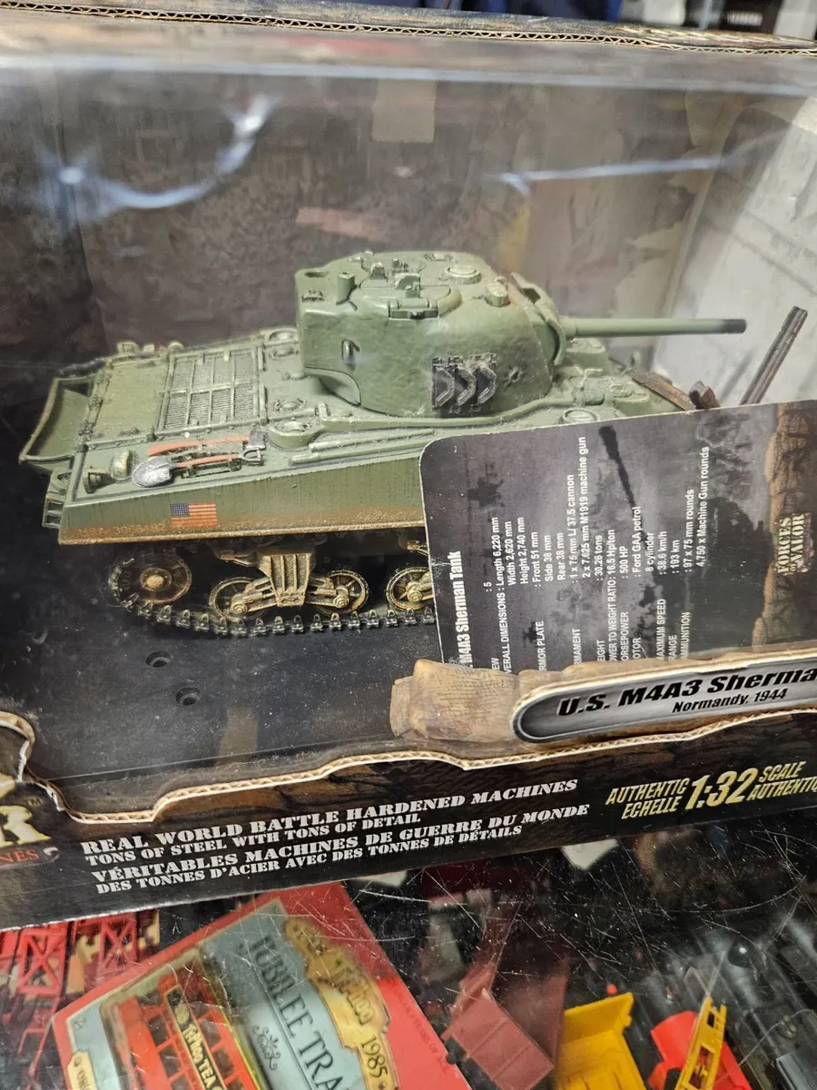 Corgi Forces of Valor American WW2 Sherman Tank - Image 3