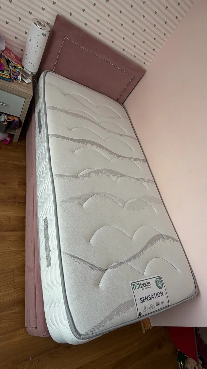 Pink single divan bed