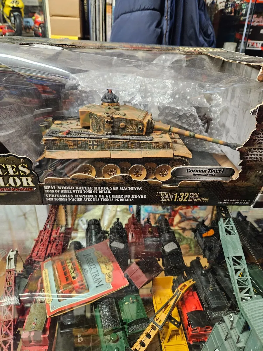 Corgi Forces of Valor German WW2 Tiger Tank - Image 3