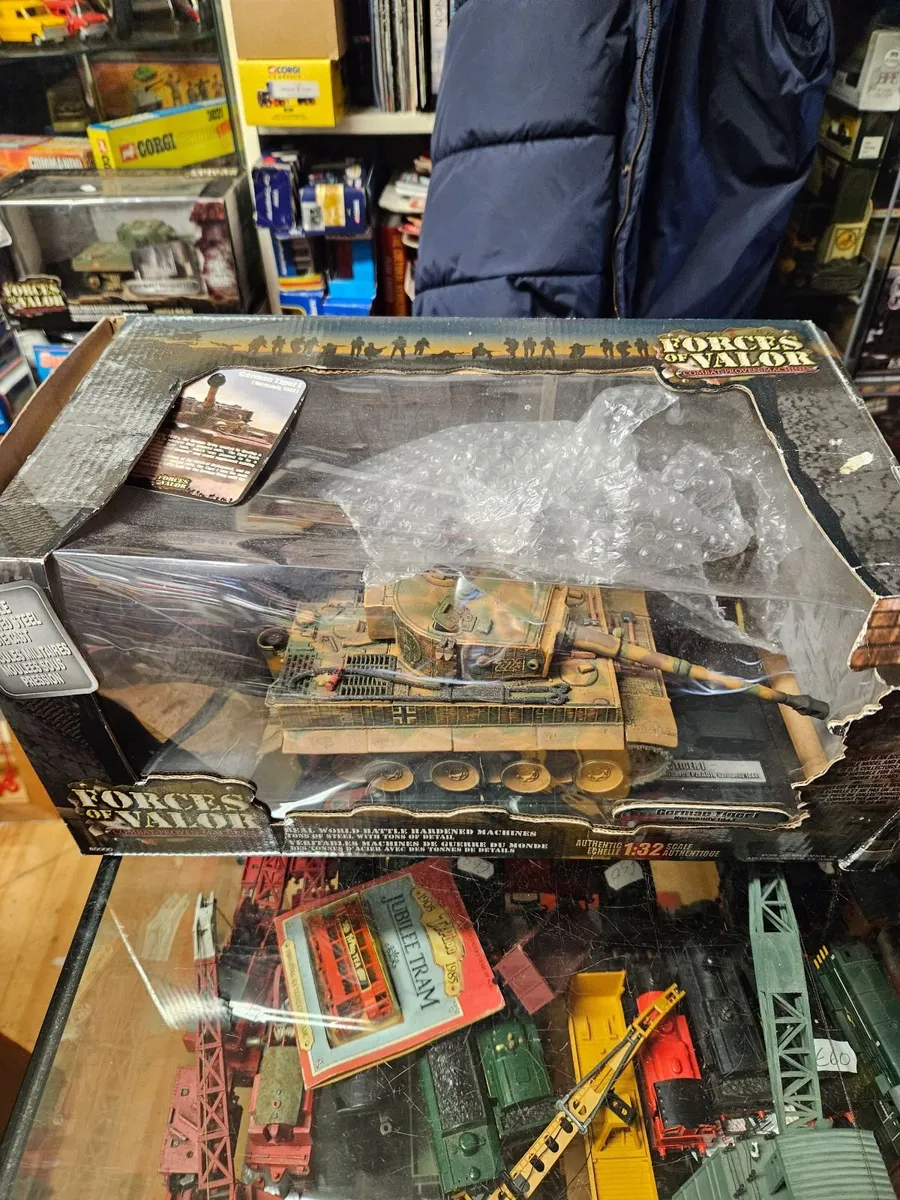 Corgi Forces of Valor German WW2 Tiger Tank - Image 2