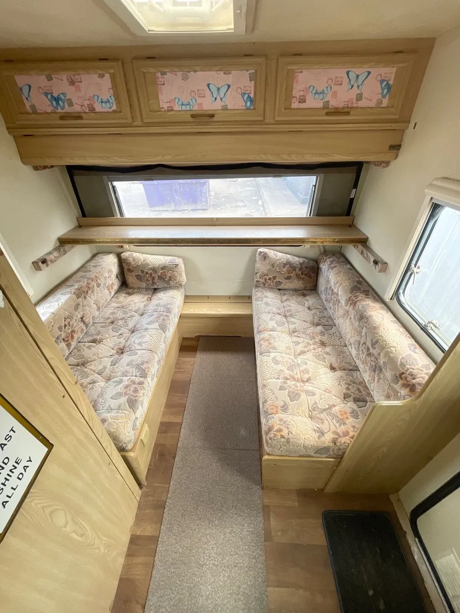 5 berth lunar caravan - Image 4