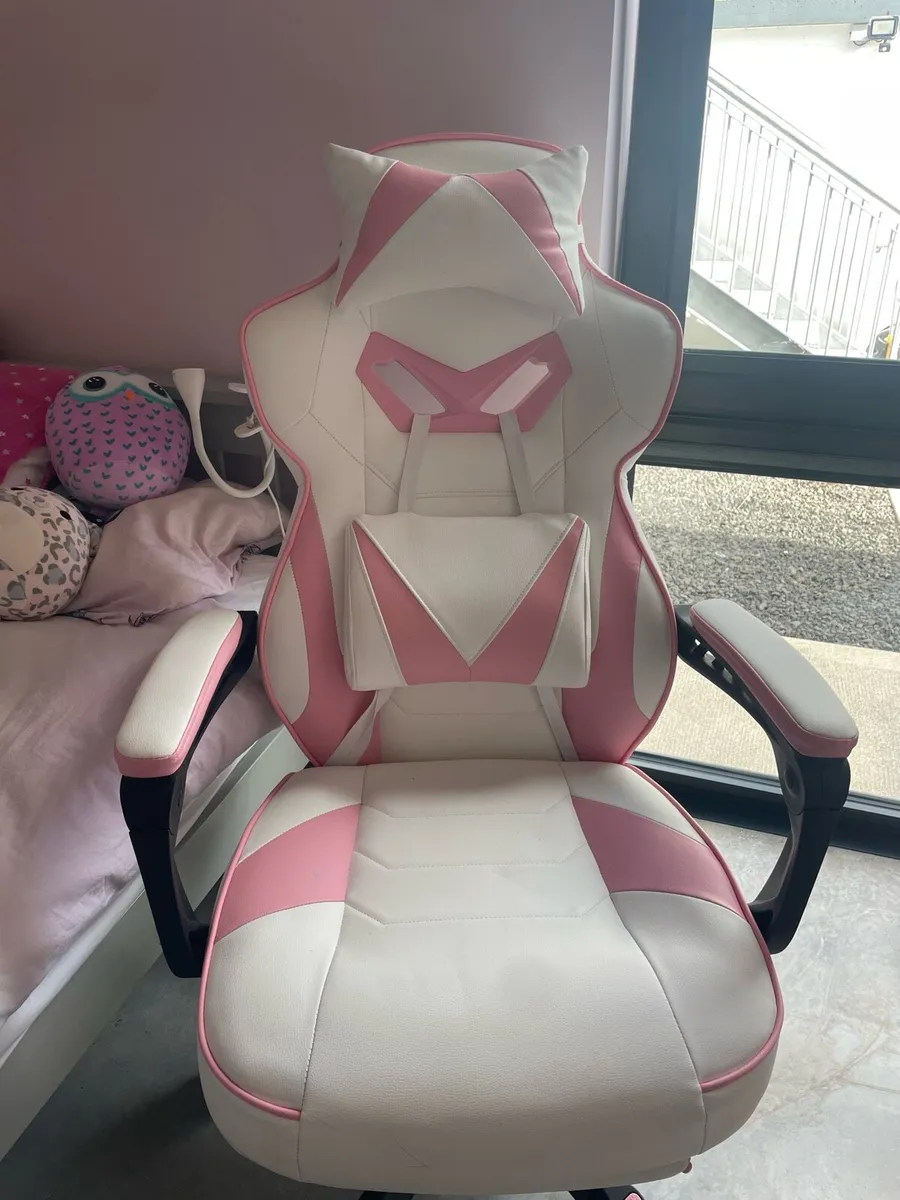 Gaming Chair and Desk - Image 3