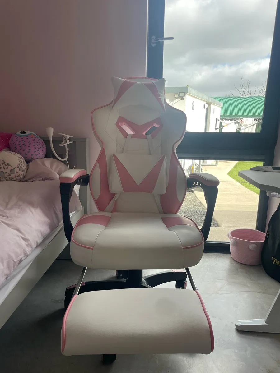 Gaming Chair and Desk - Image 2