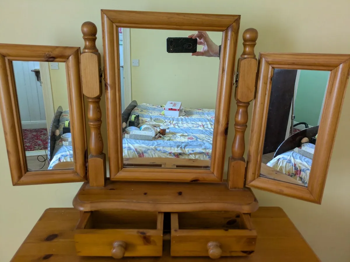 Dresser with mirror - Image 2