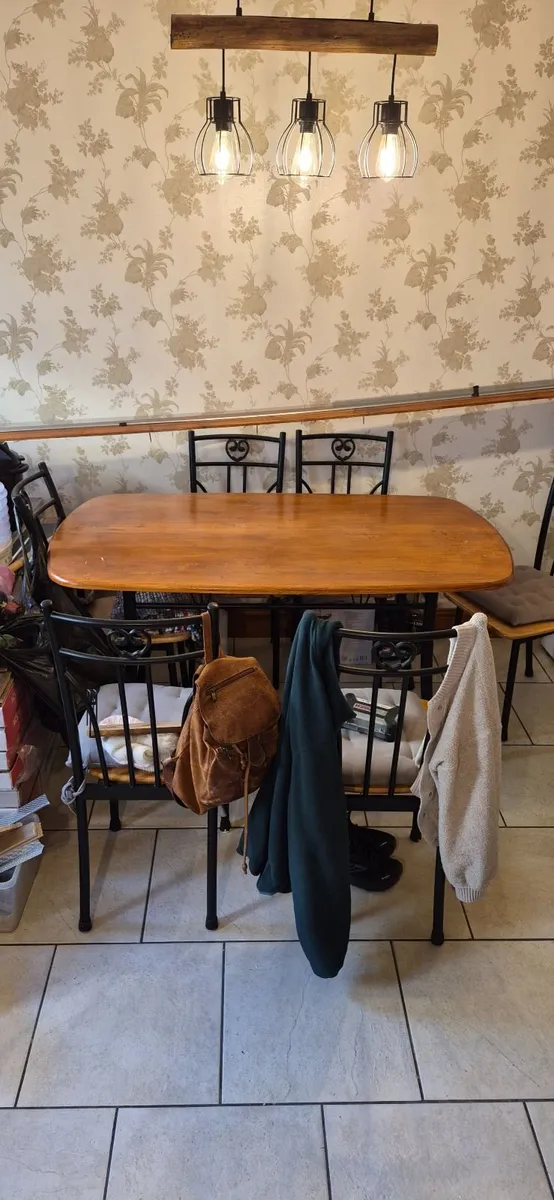 Kitchen table free - Image 2