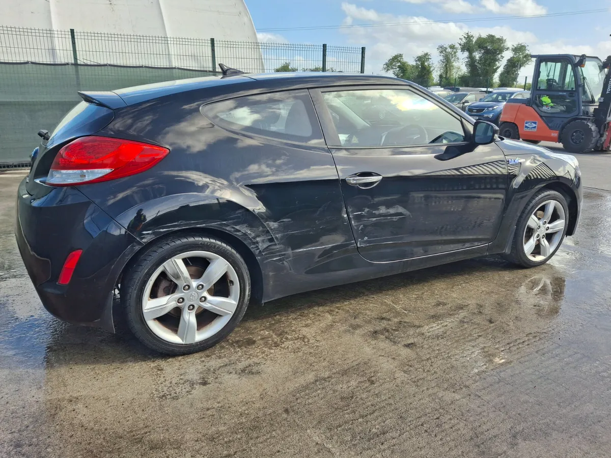 132 Hyundai Veloster  1.6 Petrol - Image 3