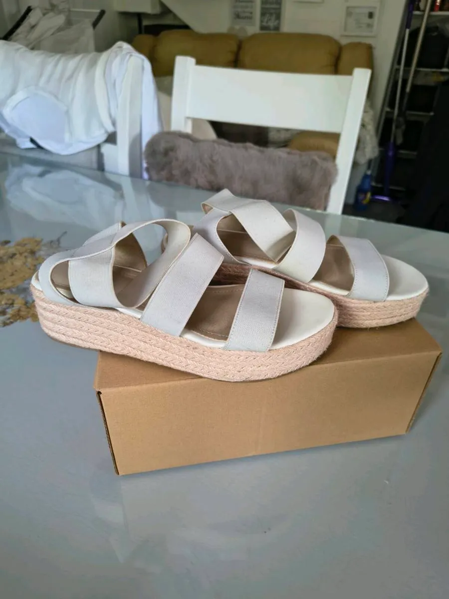 Elastic strapped Sandals - Image 2