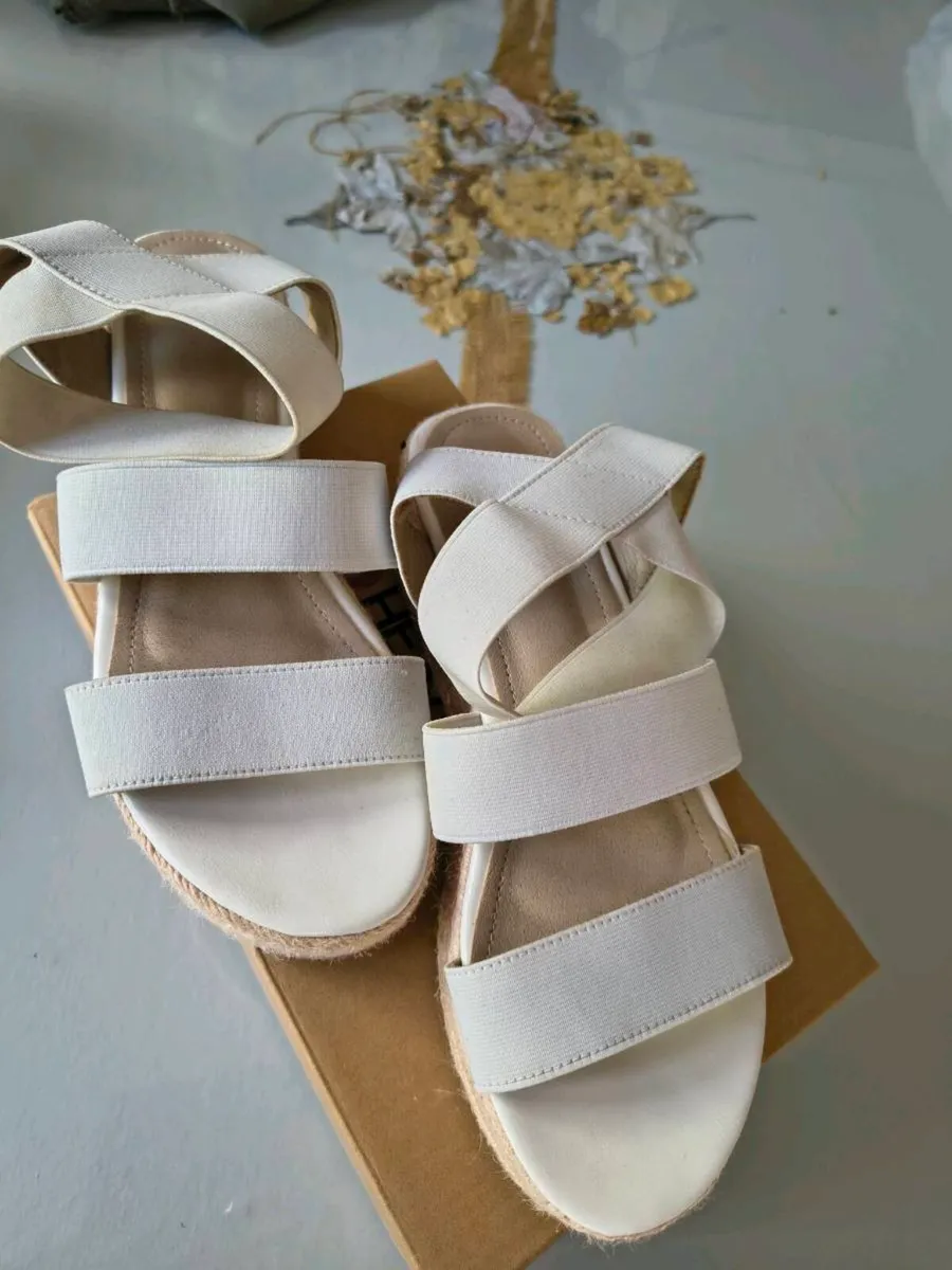Elastic strapped Sandals - Image 3