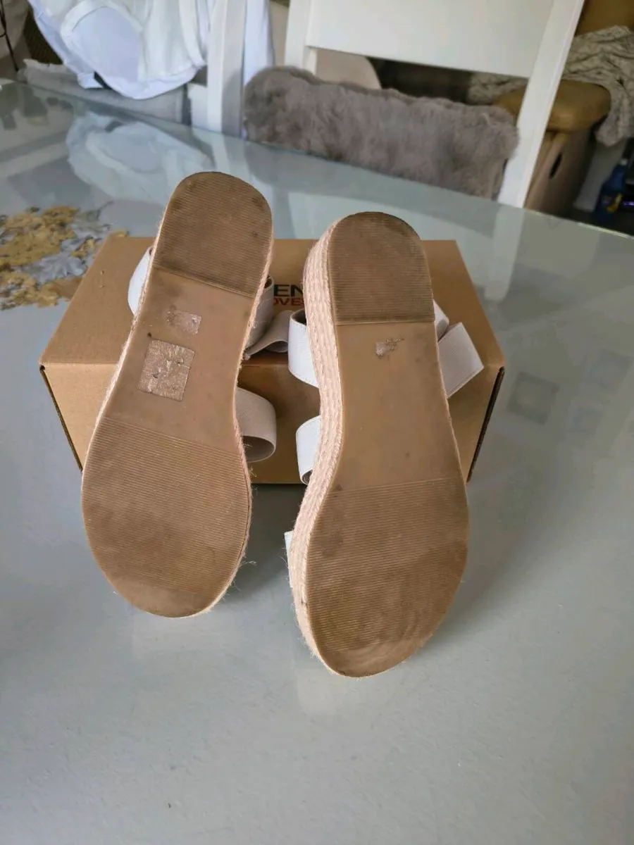 Elastic strapped Sandals - Image 4