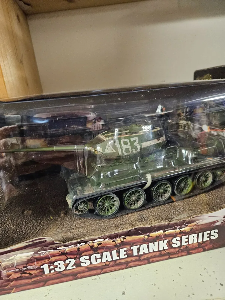Corgi Forces of Valor Russian WW2 T34 - Image 2