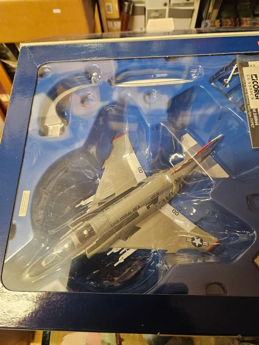 Corgi American Navy F4 Phantom - Image 3