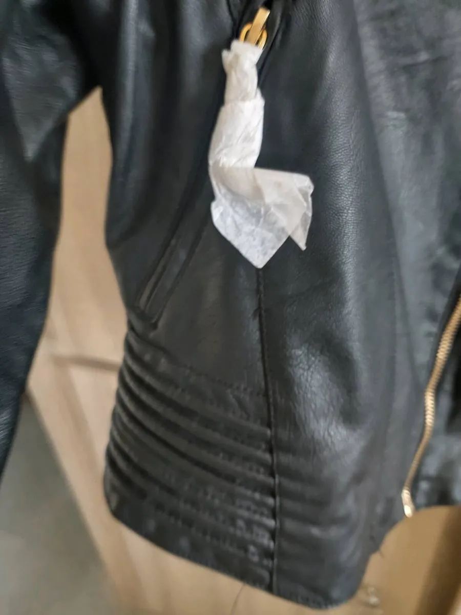 Biker style black jacket attached sleeves size m - Image 2