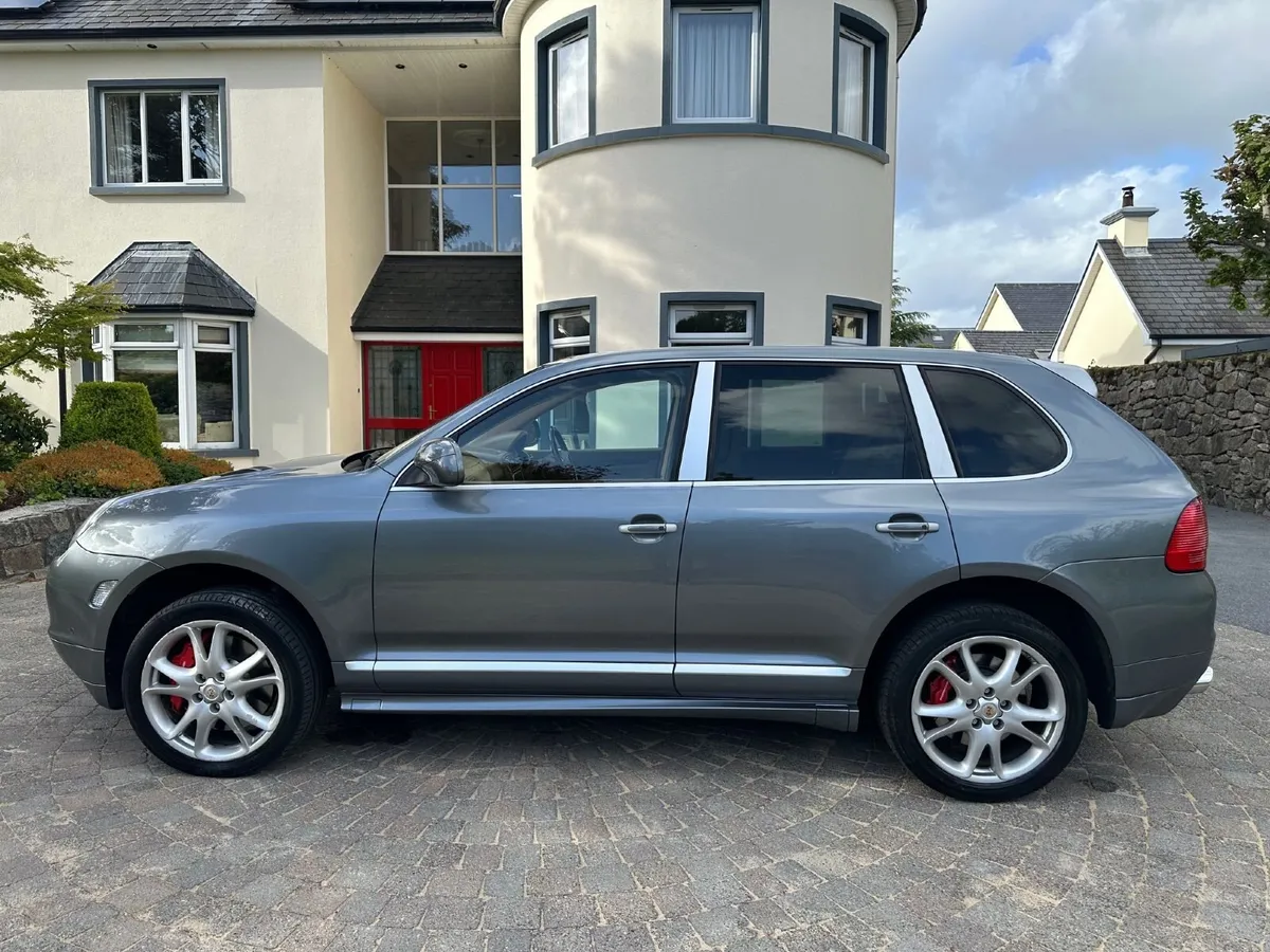 Porsche Cayenne Turbo S - Image 2