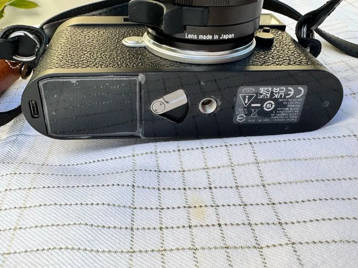 Leica M11-P  458 Shutter Count  Like New - Image 4