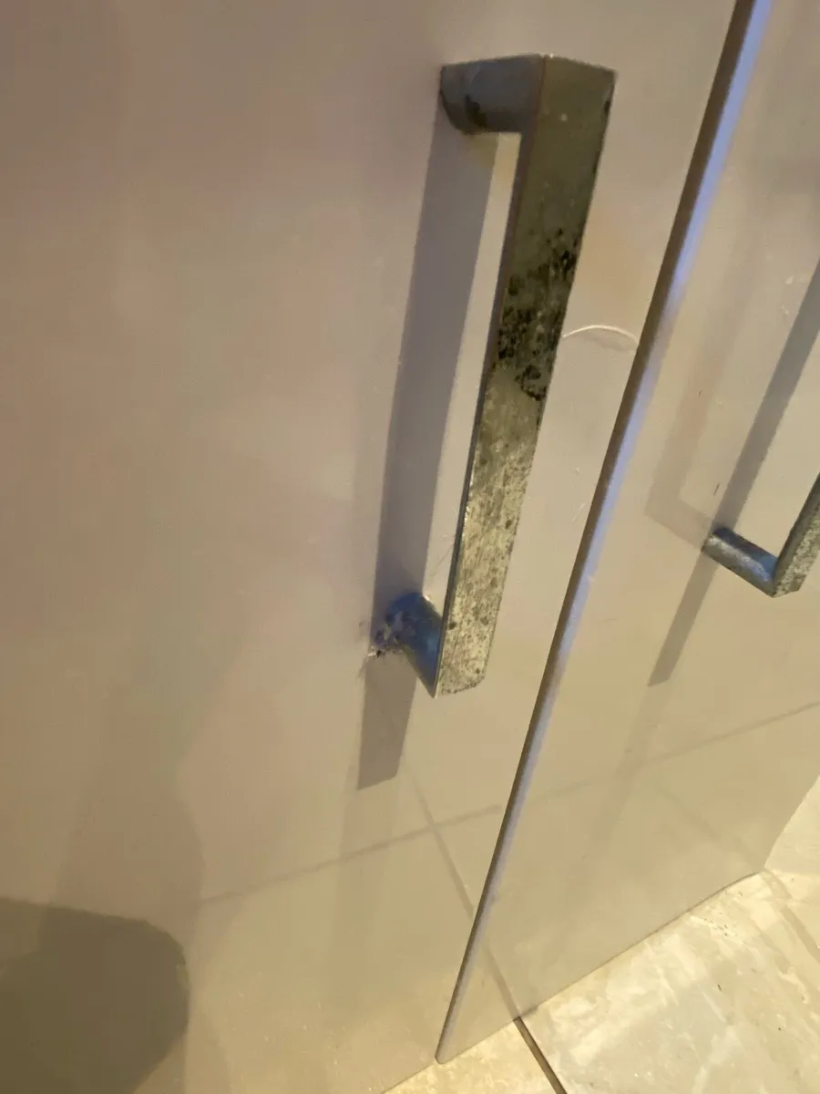 Bathroom sink - Image 2