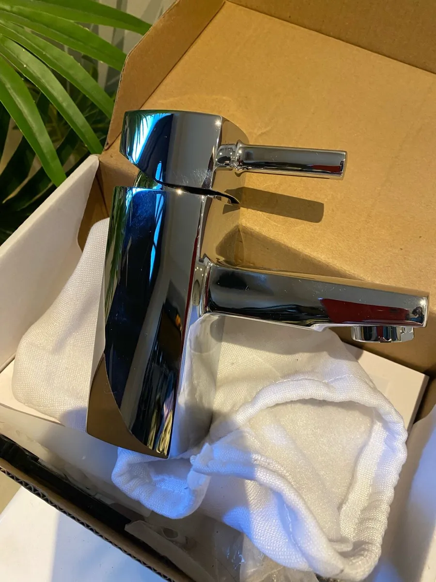 Bathroom sink - Image 3