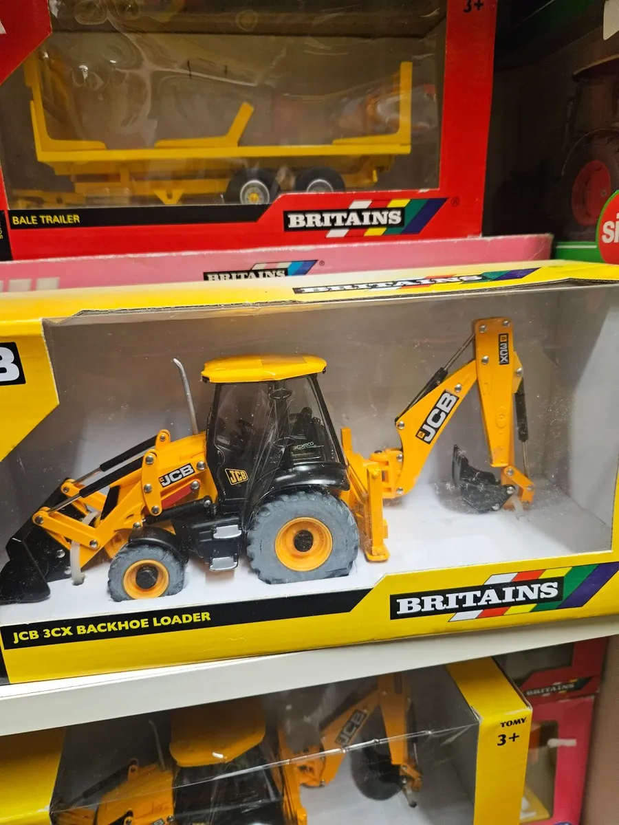 Britain's JCB Blackhoe Loader - Image 4