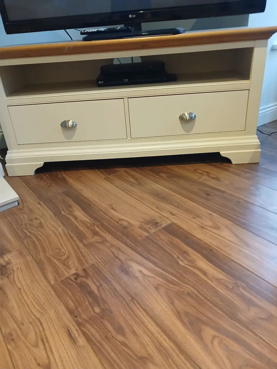 Tv unit and side table lamp - Image 1