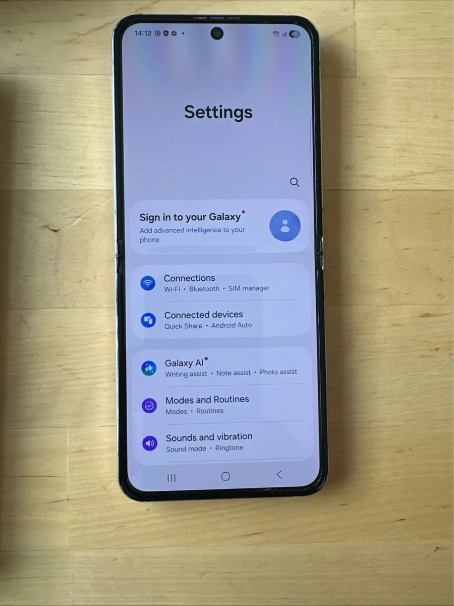 Samsung Z Flip 5 Unlocked - Image 3