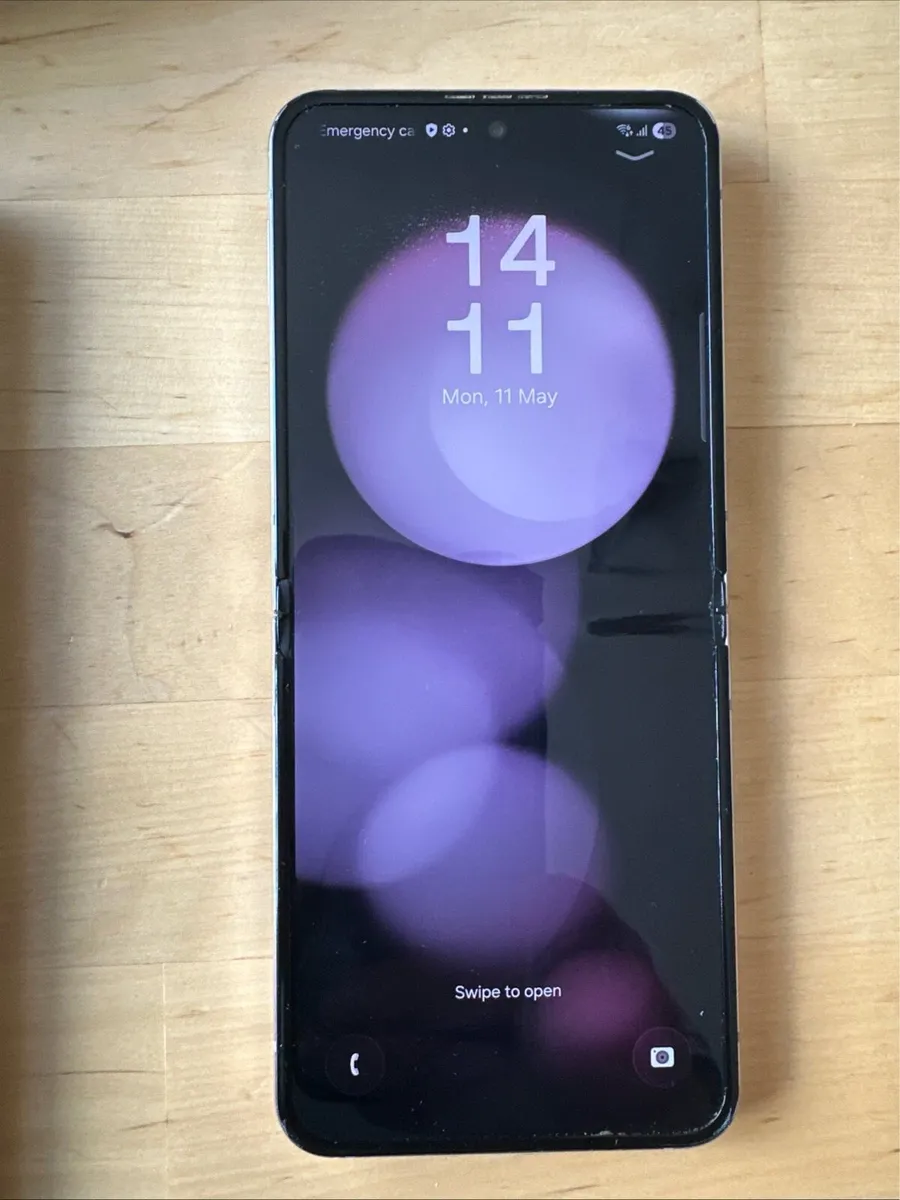 Samsung Z Flip 5 Unlocked - Image 1