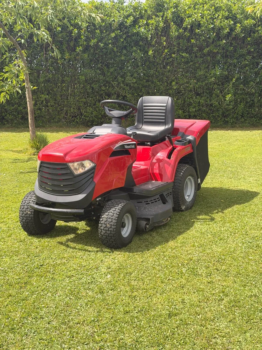 Mountfield Ride on lawnmower - Image 1