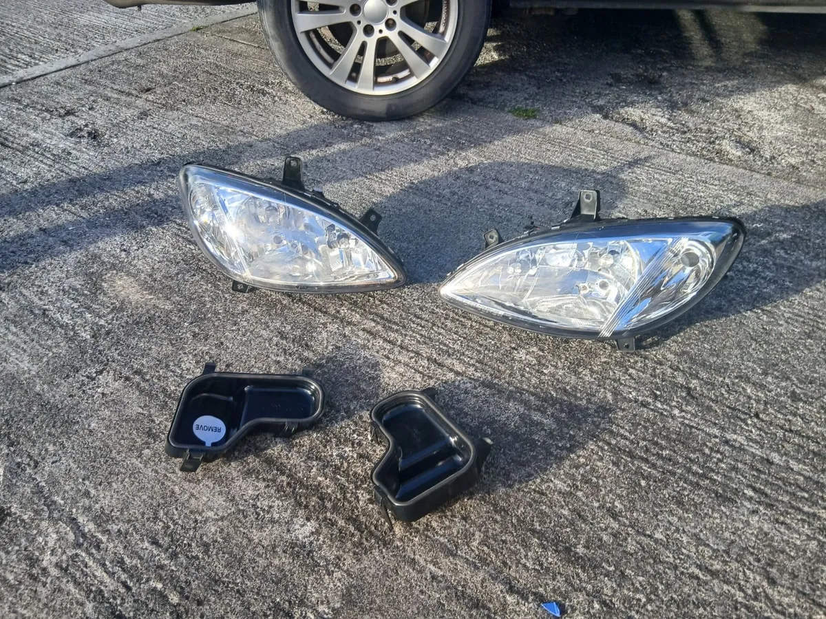Lefthand drive vito headlights new - Image 1