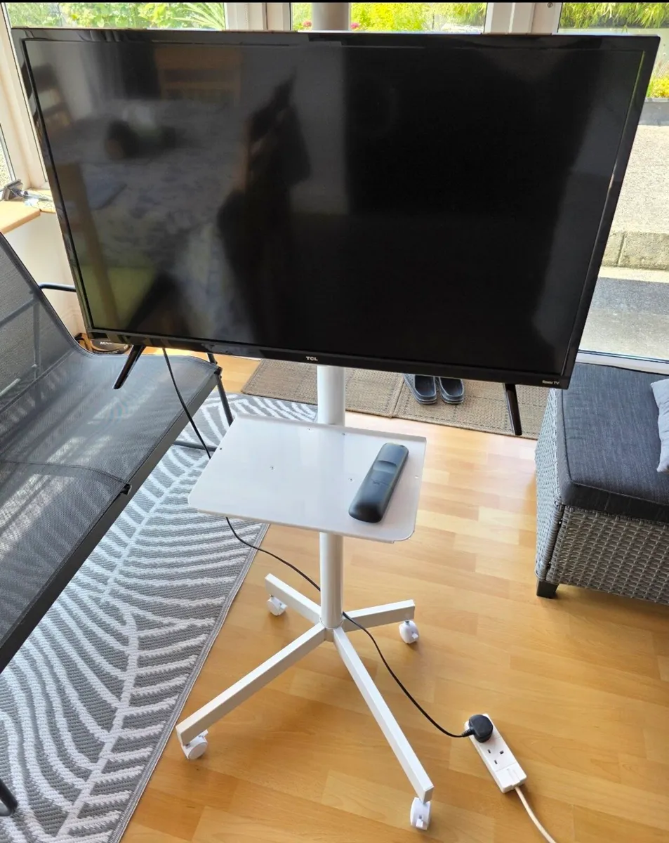Portable TV / monitor stand - Image 1