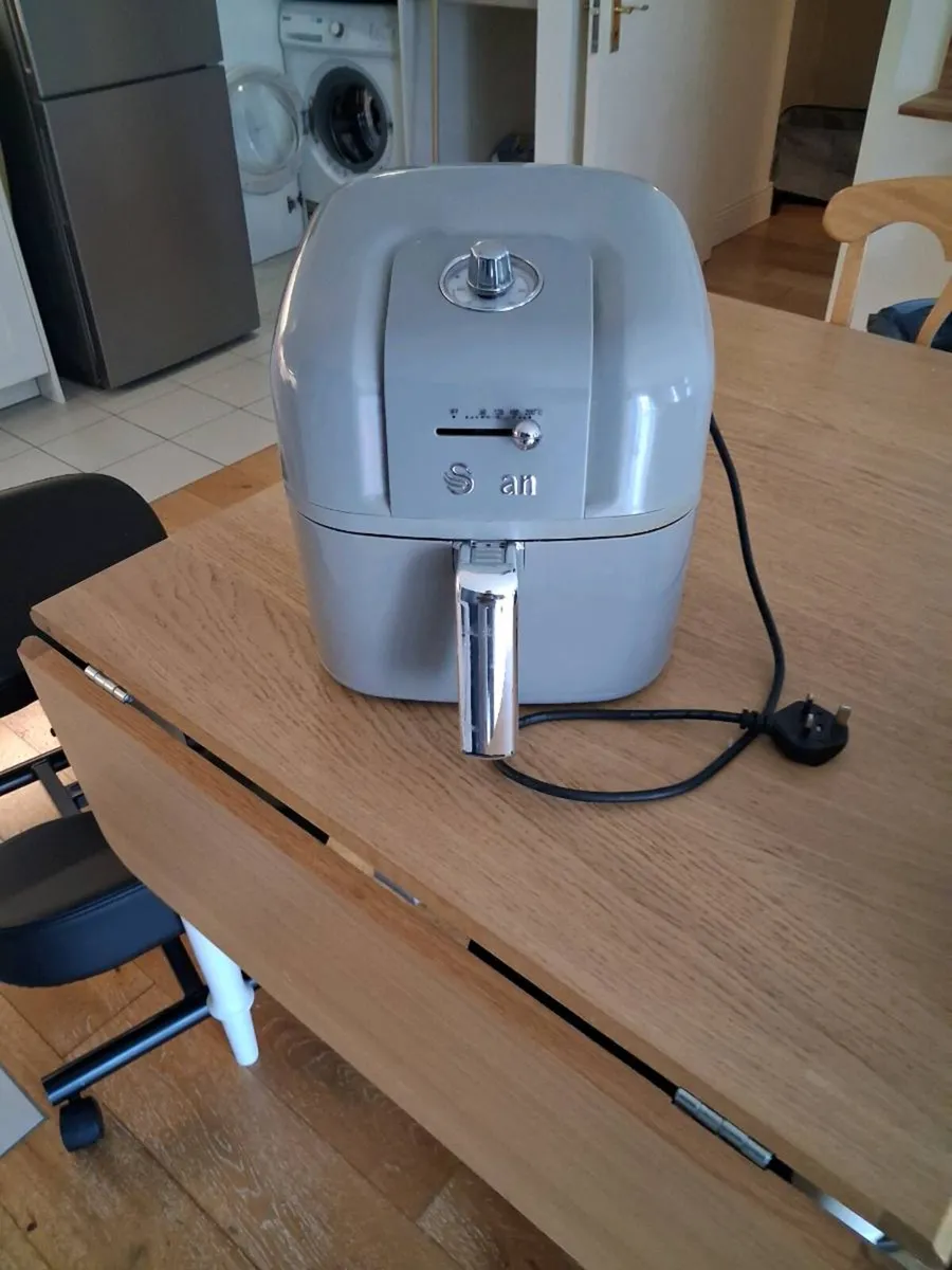 Air fryer - Image 1