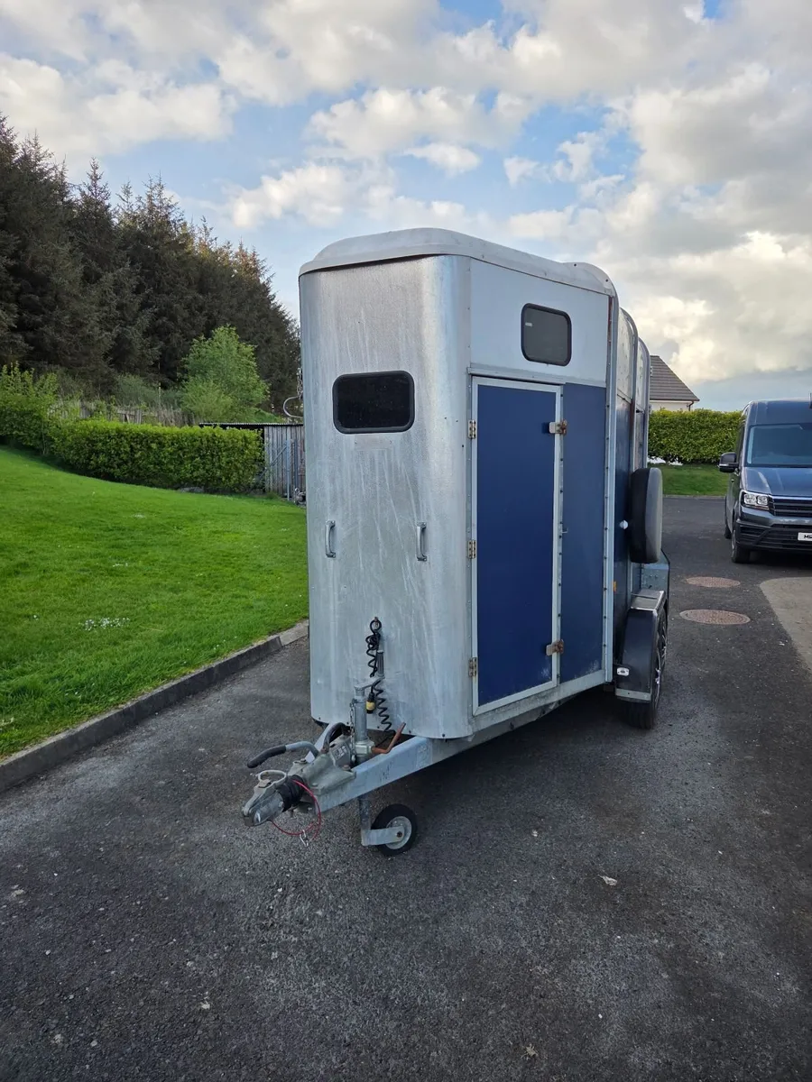 Horse trailer - Image 1