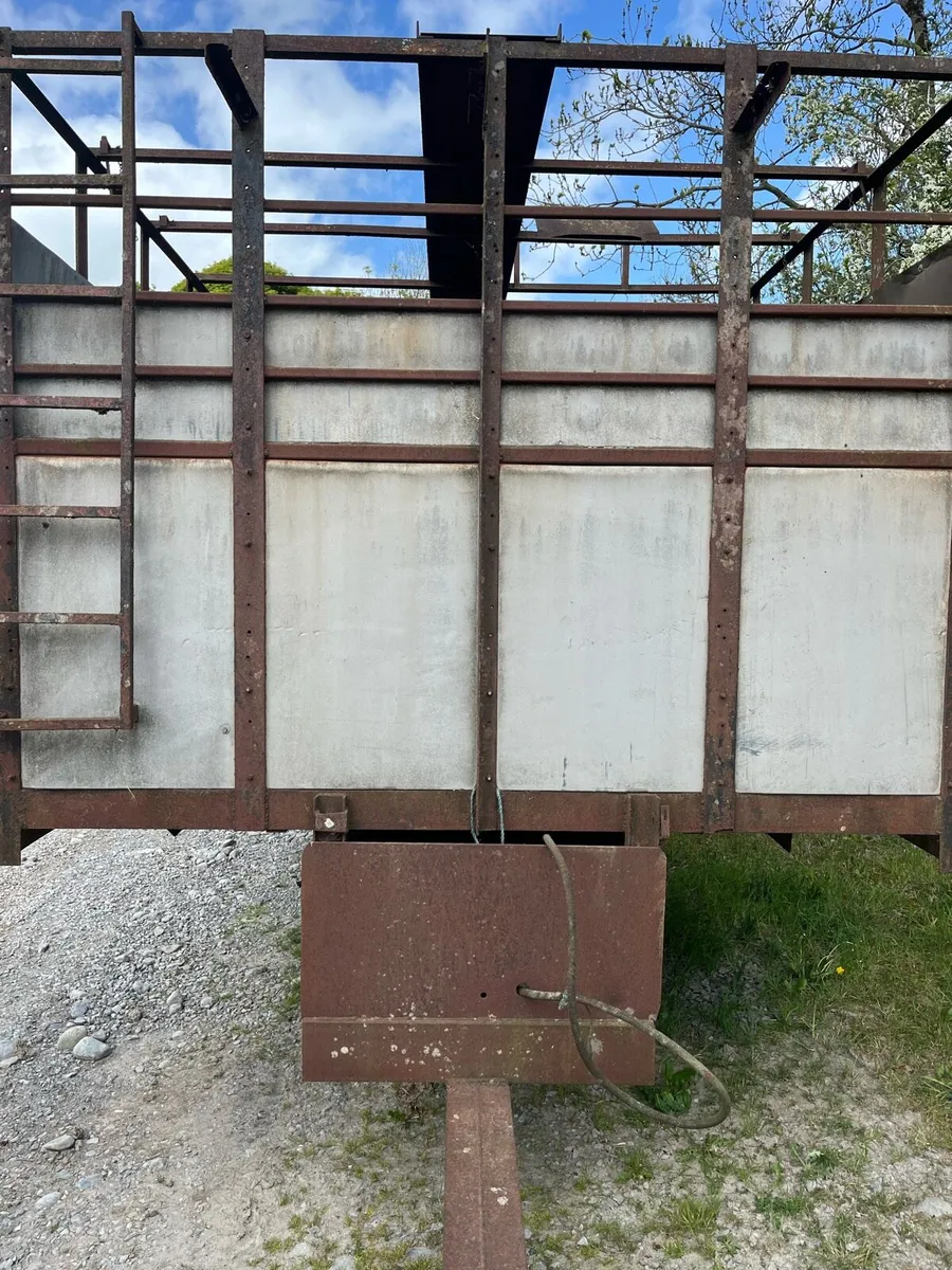 Cattle trailer - Image 1