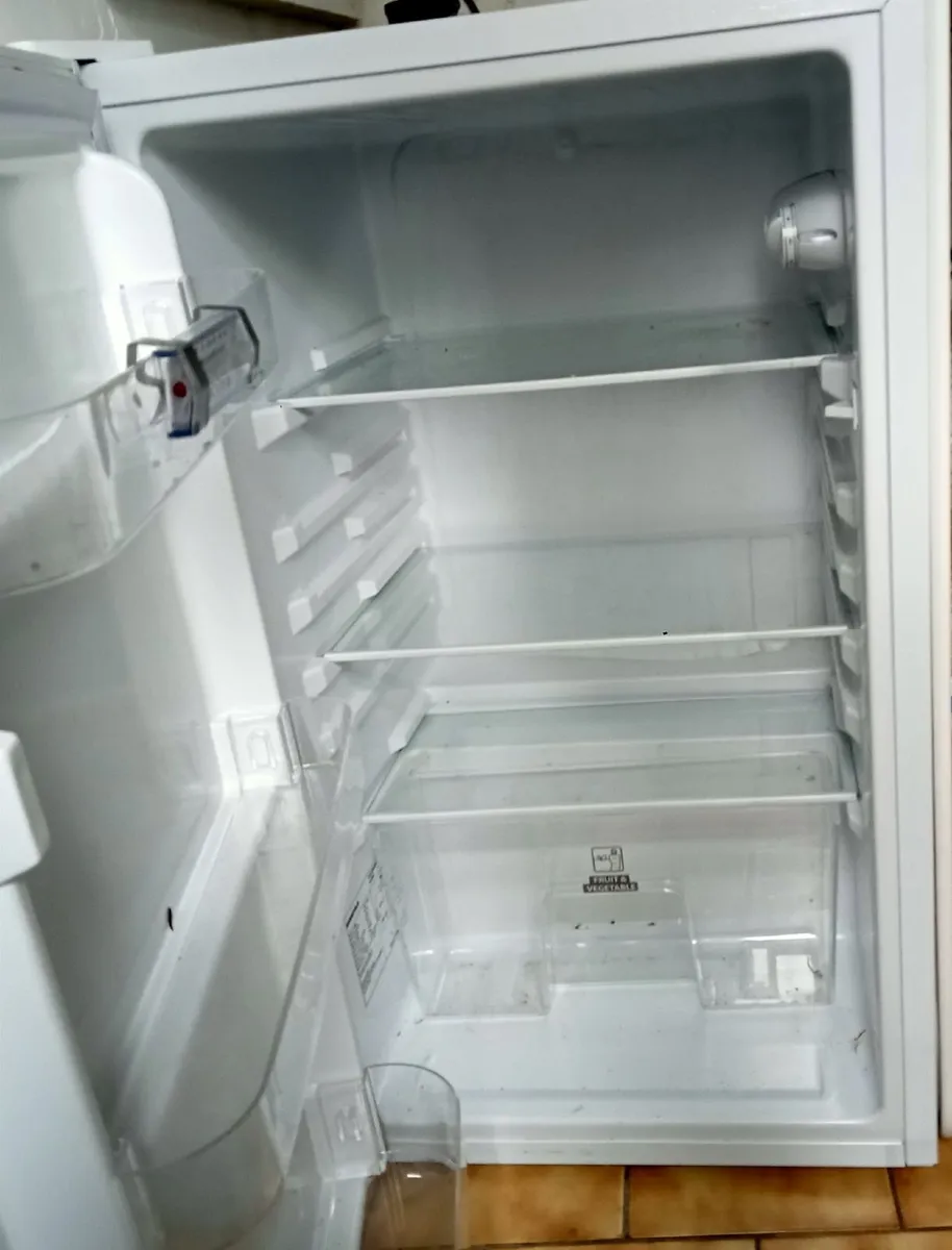 Fridge and freezer - Image 3