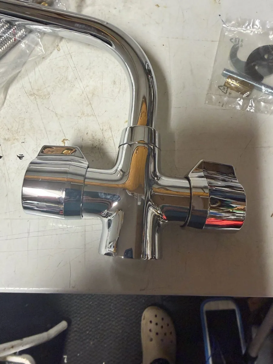Kitchen taps - Image 1