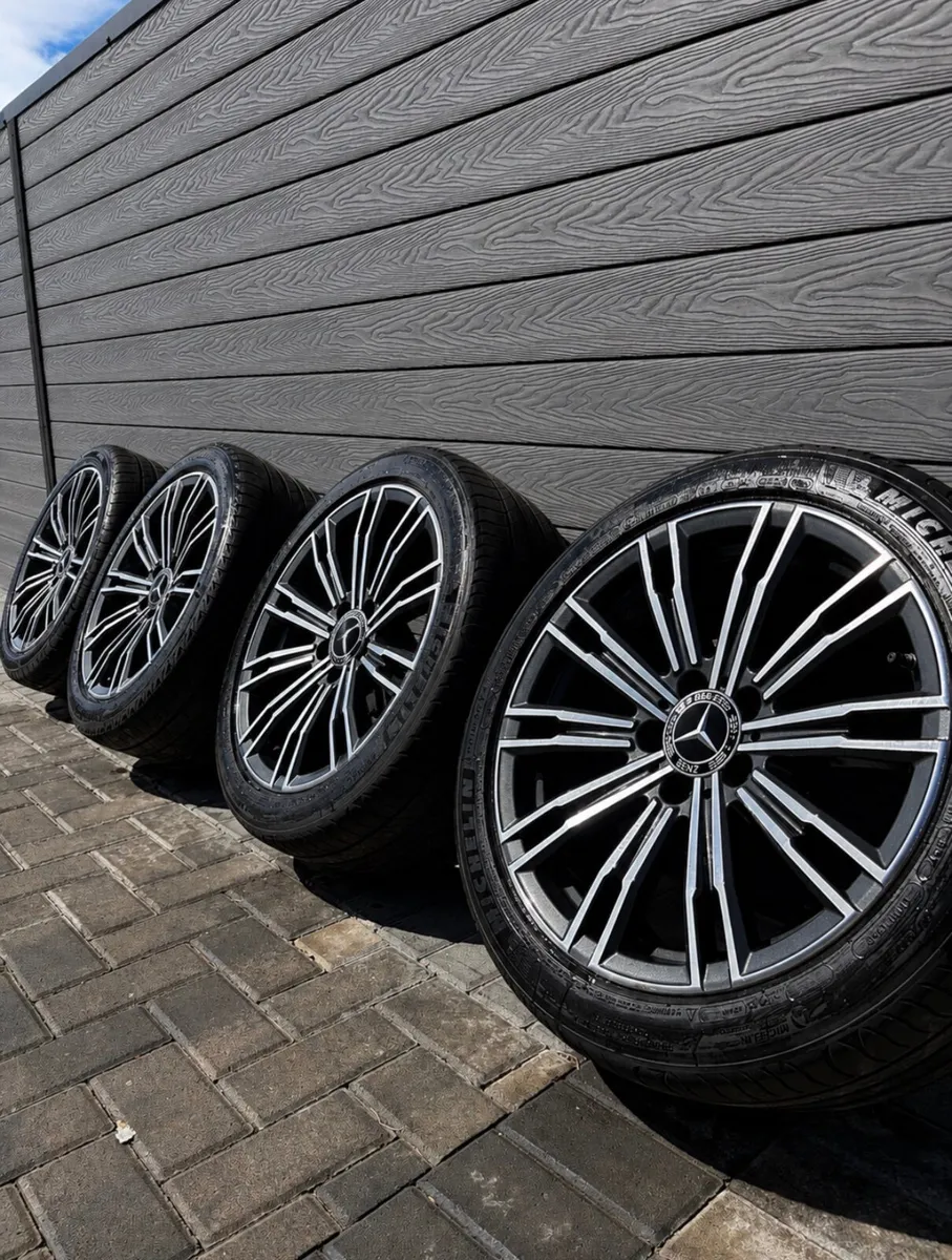 18” GENUINE MERCEDES C,E CLASS ALLOY WHEELS &TYRES - Image 1