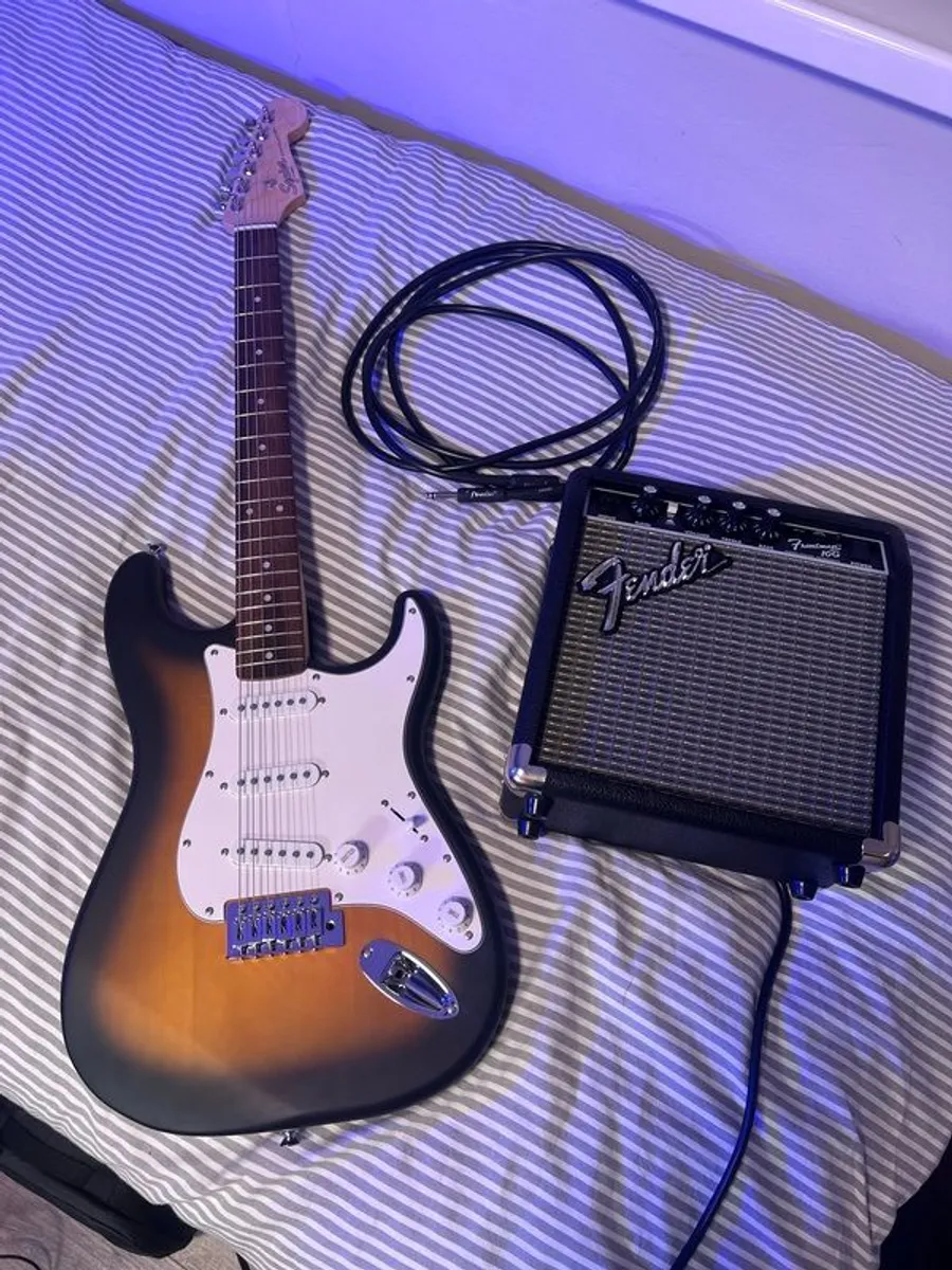 squire by fender debut Stratocaster in 2 tone sun burst with fender amp - Image 1