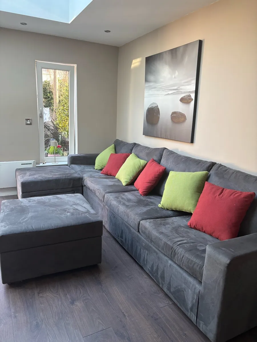 Chaise sofa 4 seater & 2  foot stools with storage - Image 1