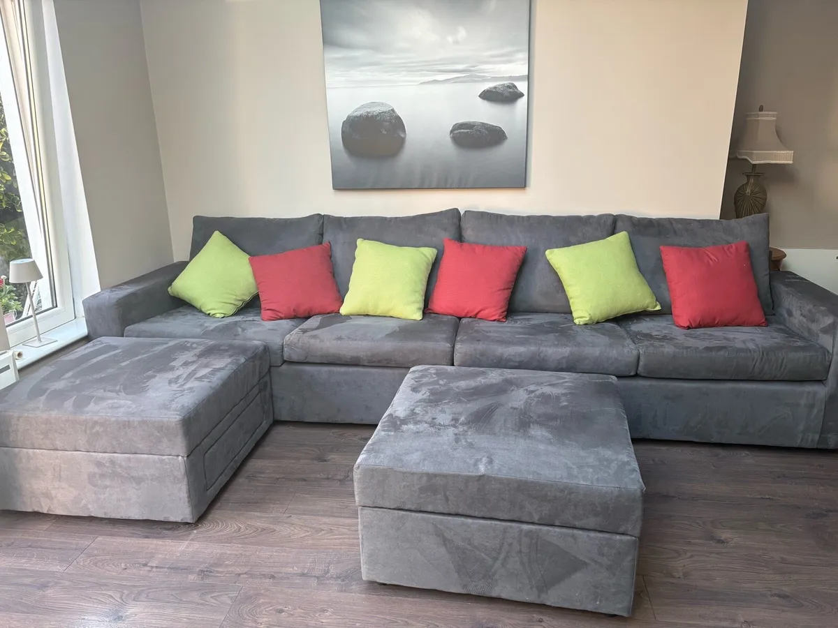 Chaise sofa 4 seater & 2  foot stools with storage - Image 3
