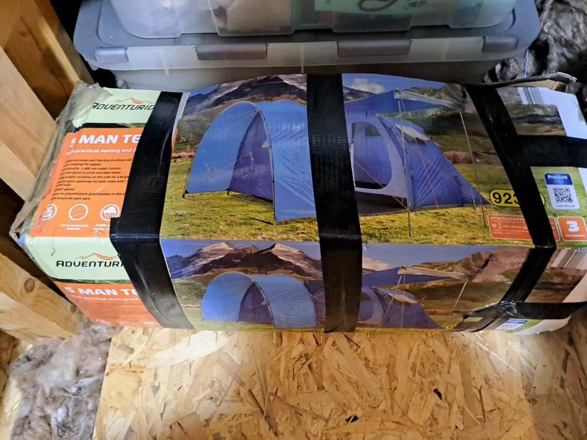 Tent and sleeping bags - Image 3