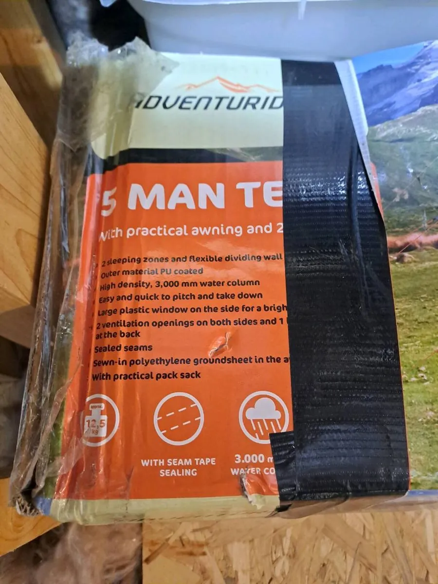 Tent and sleeping bags - Image 2