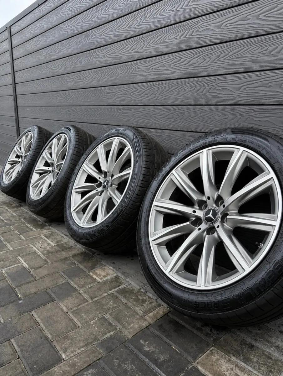 18” GENUINE MERCEDES C,E CLASS ALLOY WHEELS &TYRES - Image 1