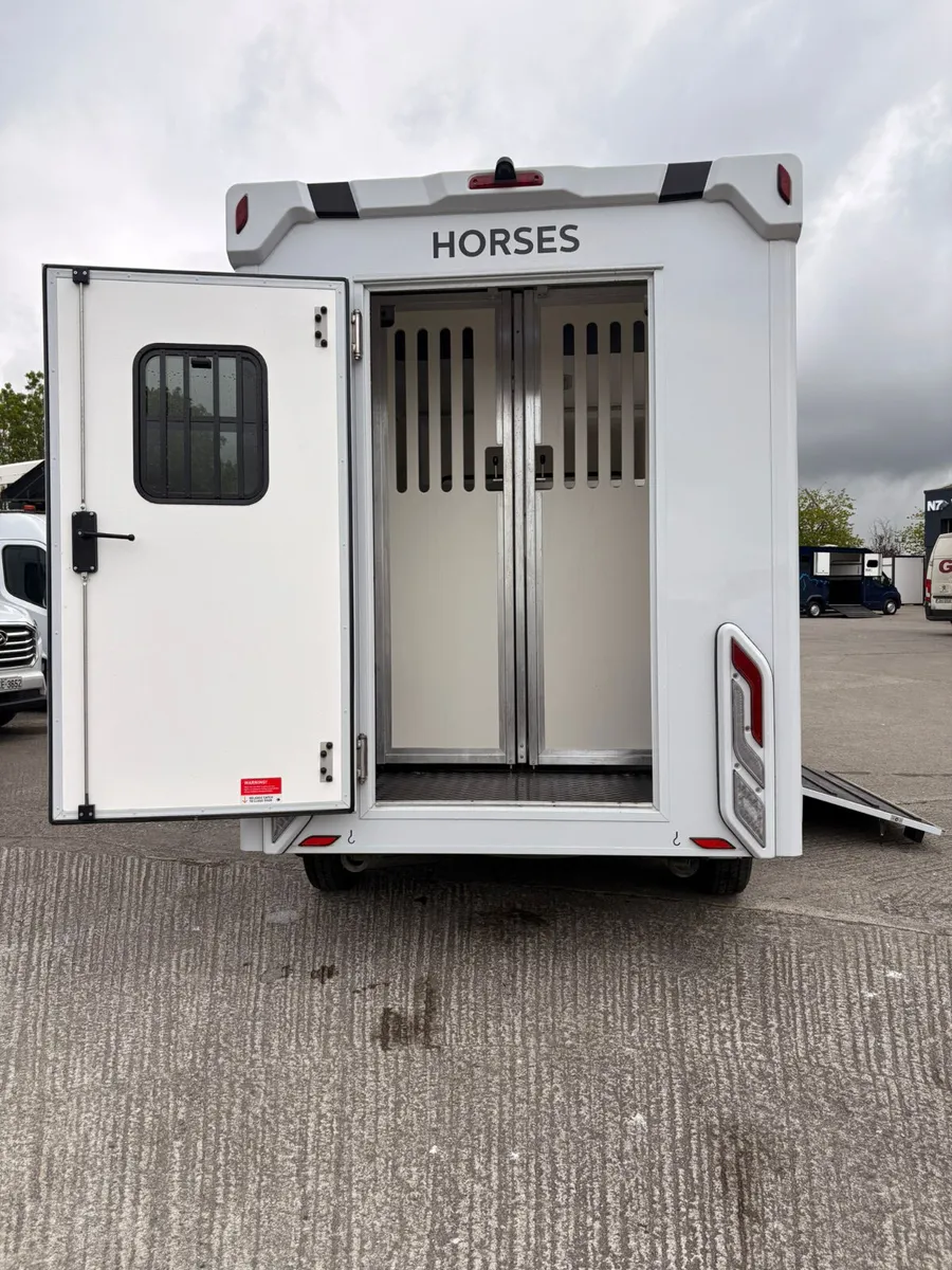 2 Stall HorseBox - Image 3