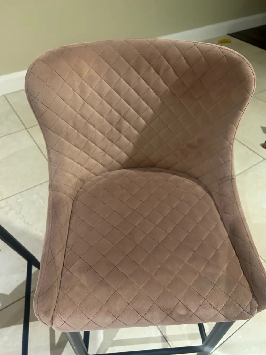 Ezliving Pink velvet Kitchen Counter Stools - Image 3