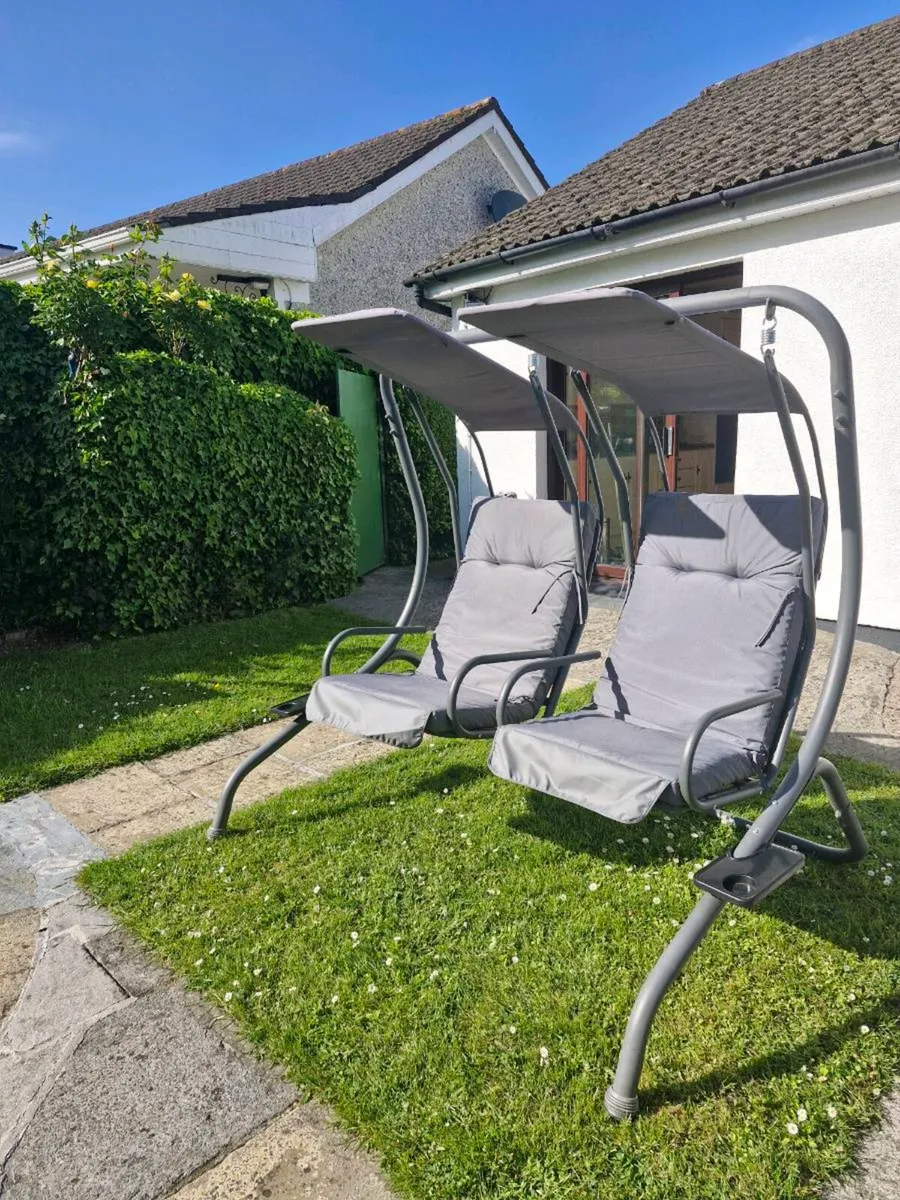 Deluxe 2 seater garden swing chair - Image 1